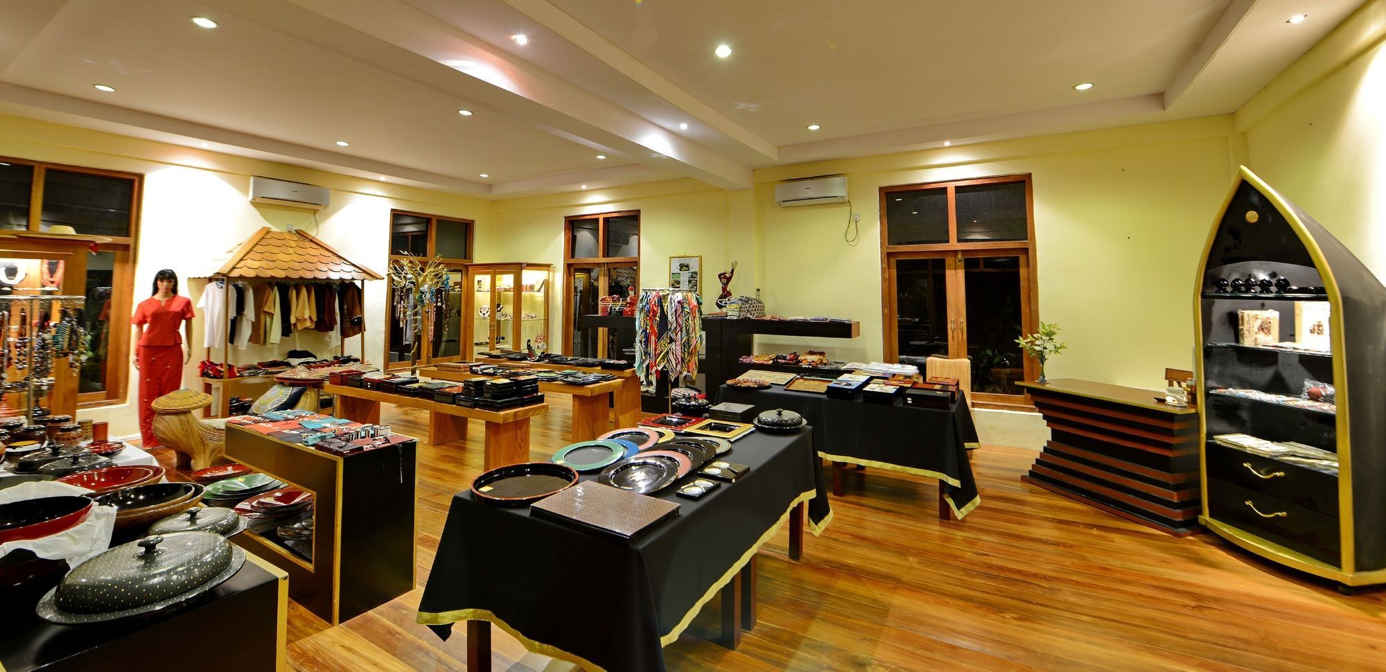 Aureum Palace Hotel & Resort Inle Nyaung Shwe Buitenkant foto