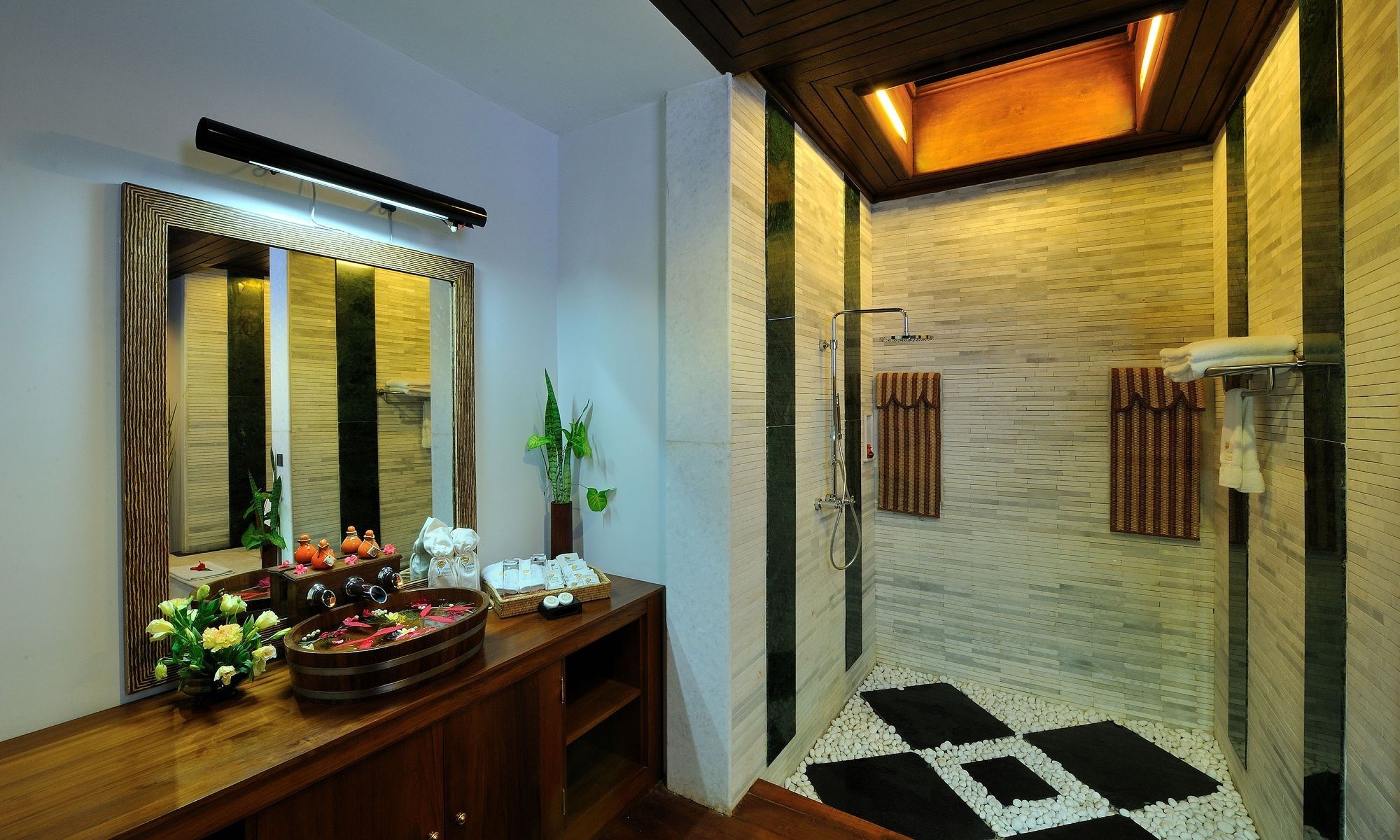 Aureum Palace Hotel & Resort Inle Nyaung Shwe Buitenkant foto